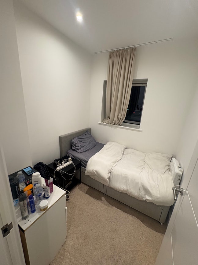 Large Single Room 7 mins from City Center  Main Photo