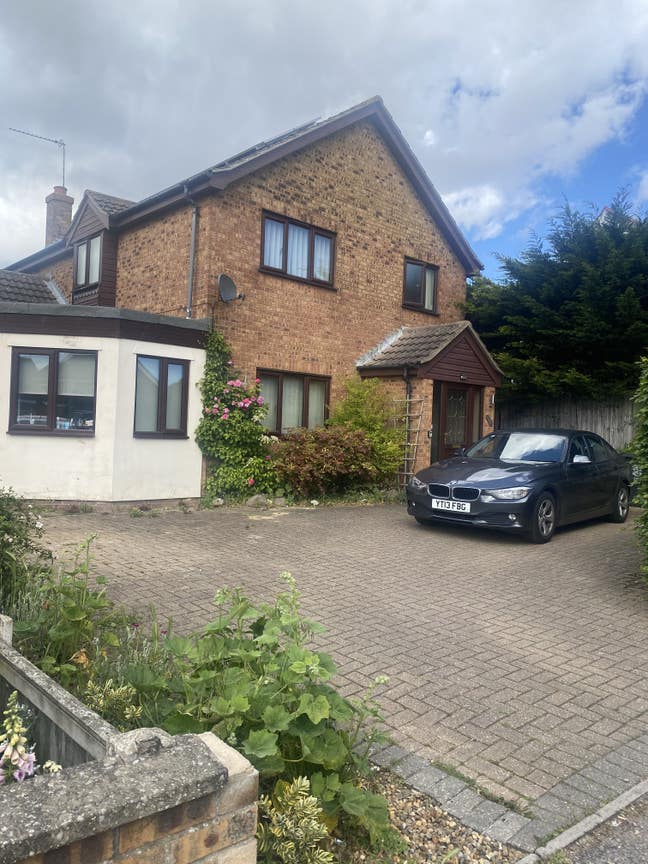 Seaside location - &pound;500, &pound;475 and &pound;300available  Main Photo