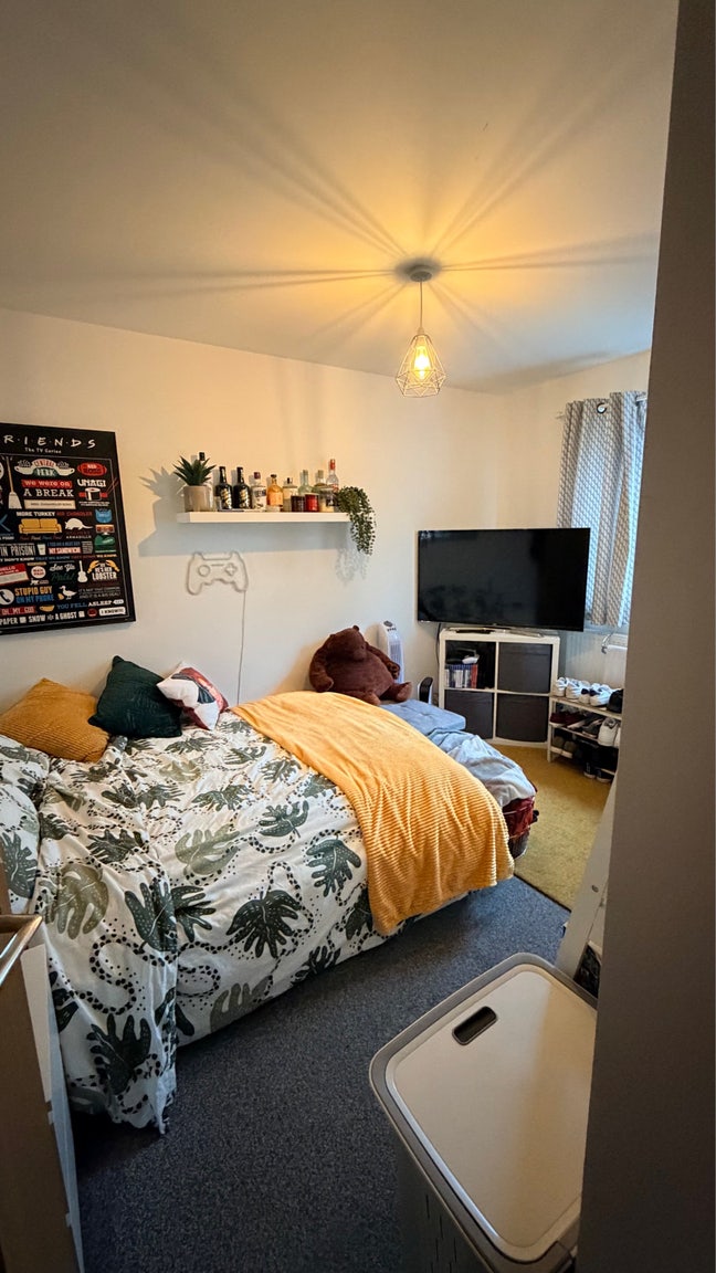 Double room in quiet house  Main Photo