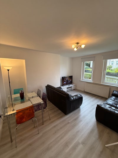 Fully Serviced Private Entrance 2 Bed Apartment Main Photo