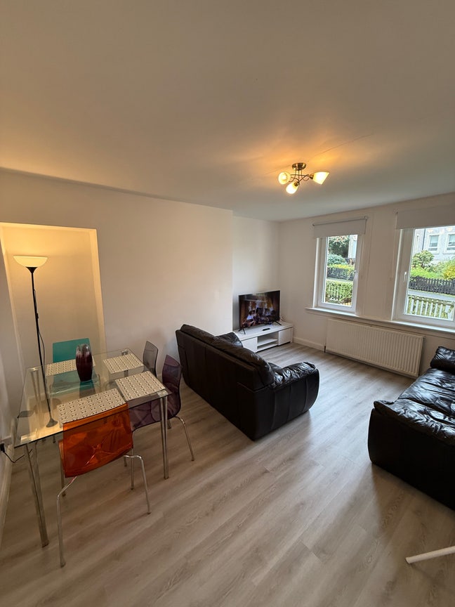 Fully Serviced Private Entrance 2 Bed Apartment Main Photo