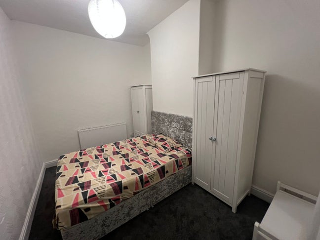 Double bed room for sigle person (f) Main Photo