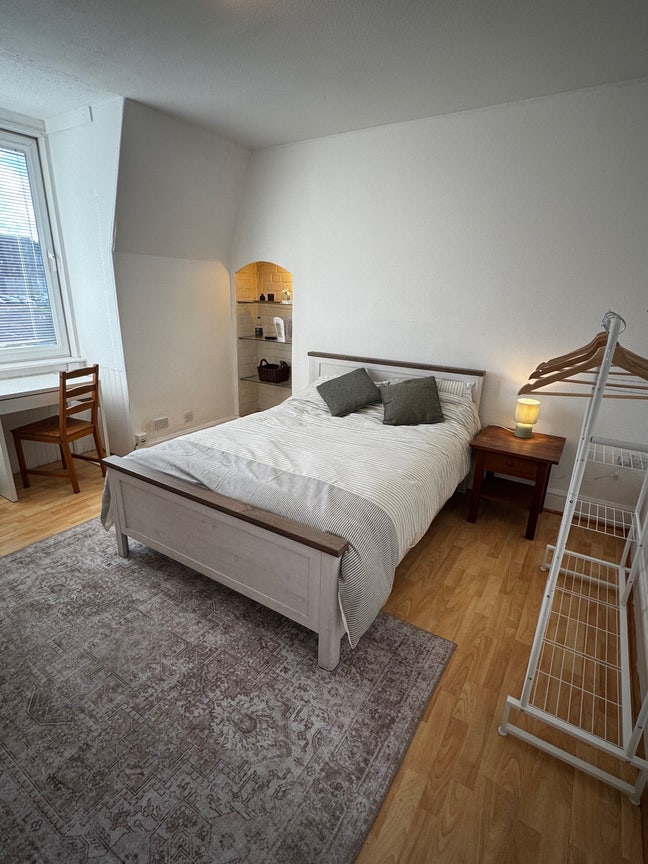 Spacious Bedroom in Perth Main Photo