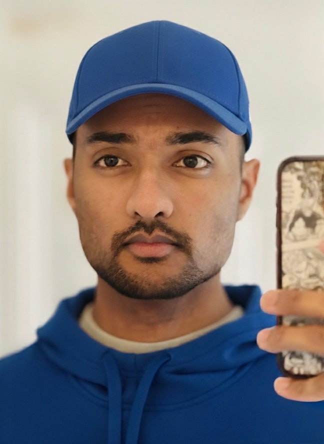 I am a professional male aged 25. I am lookin... Main Photo