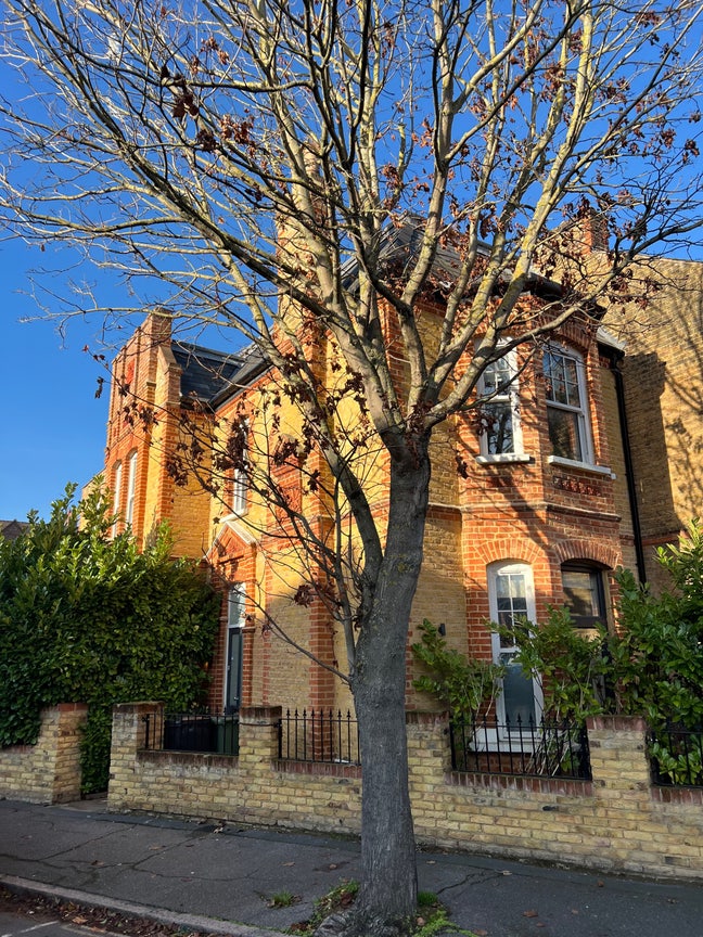 Large double room in sociable house Main Photo