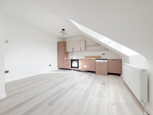 A stunning 3 bedroom 3 bathroom apartment, N15 Main Photo