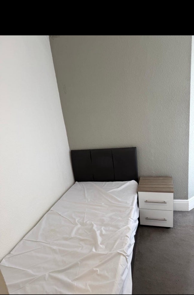 Single Room - City Centre / Polygon  Main Photo