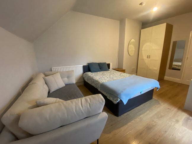  Ensuite, XL Furnished Double Room Main Photo