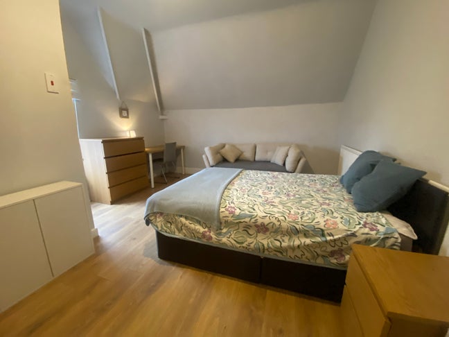  Ensuite, XL Furnished Double Room Main Photo