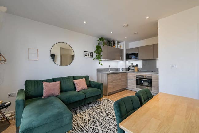 1 Bedroom Apartment with sunny west facing balcony Main Photo