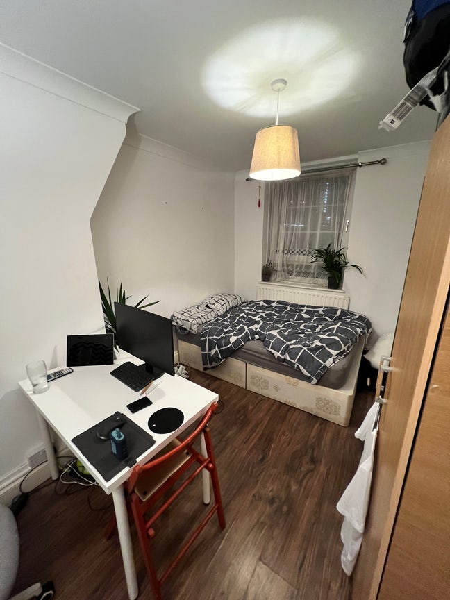 Large Double Room Zone 1 (4 Days Free Rent)  Main Photo