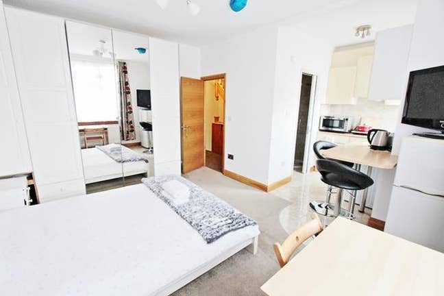 Studio in N17  Tottenham  Main Photo