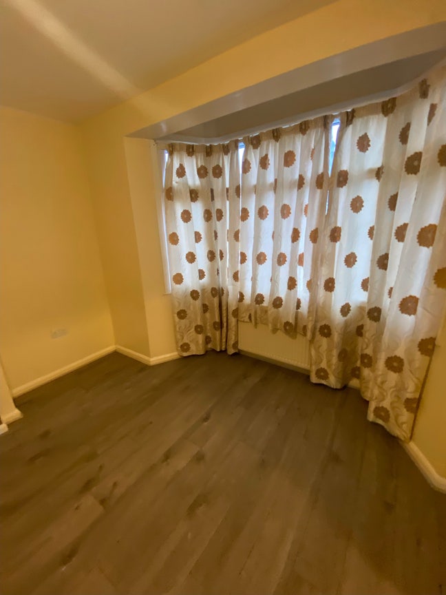 4 double rooms in erith  Main Photo