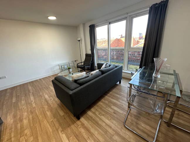 Stunning 2-Bedroom Apartment in St Pauls Square Main Photo