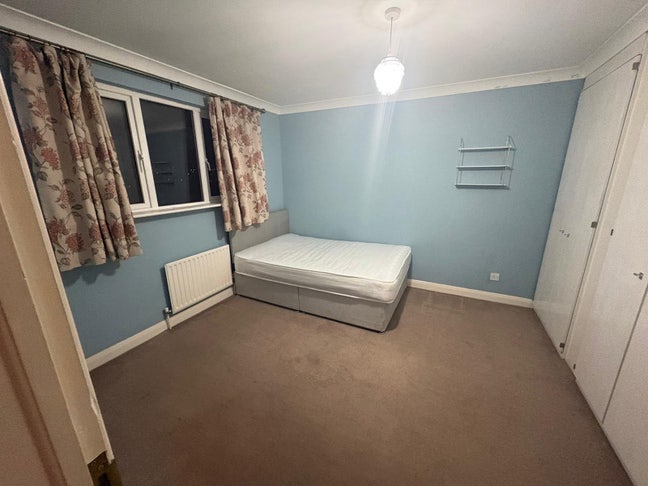 Large semi-detached 4bedroom house-share  Main Photo