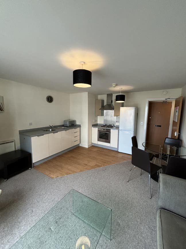 Beautiful room on the Canal near city centre Main Photo