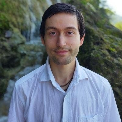 Hi there!  I'm currently doing a full-time ... Main Photo