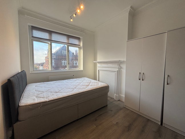 Fantastic top floor studio Main Photo