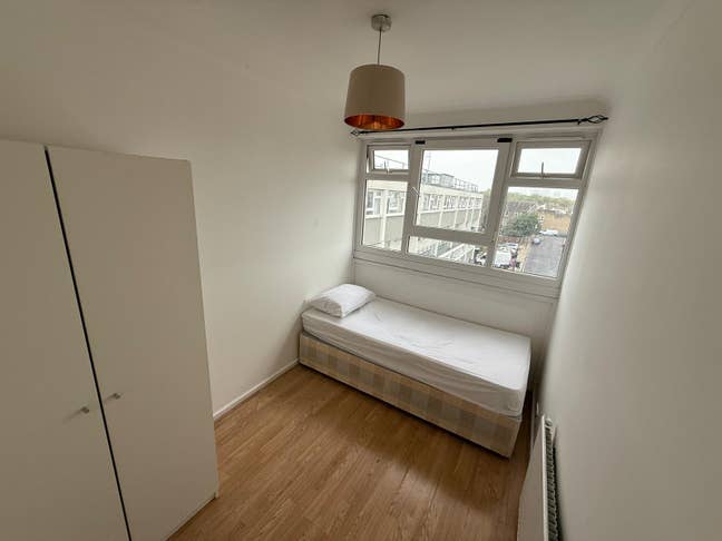 Lovely Single Bedroom Available in Mile End E3 4TA Main Photo