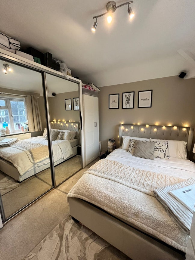 Furnished double room  with cinema room Main Photo