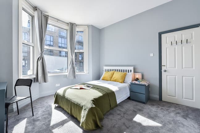 🏡 Cozy, Spacious Double Room – Trundleys Road 🏡  Main Photo