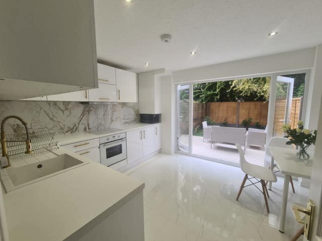 Modern Double Room near Custom House Station Main Photo