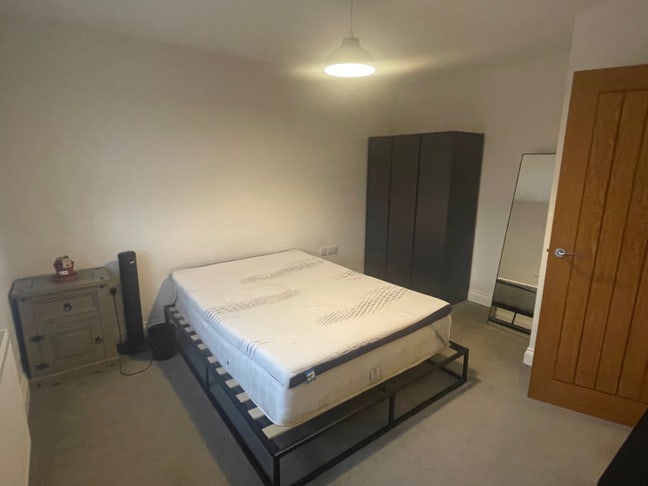 Double En-Suite Room for Rent Bills Included Main Photo