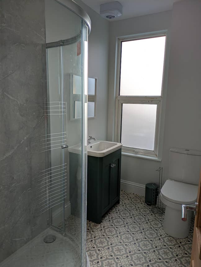 Large double bedroom in shared house  Main Photo