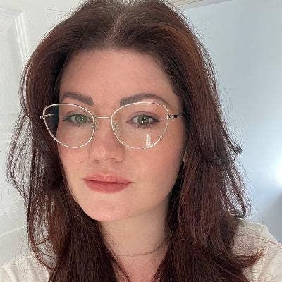 Professional Female seeks a single or double room Main Photo