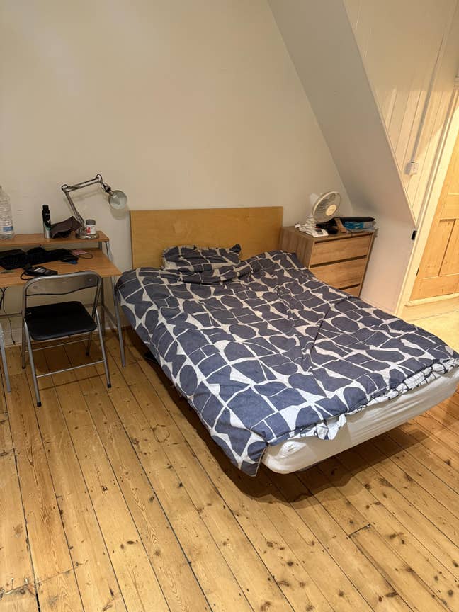 Lovely Double Room Available Main Photo