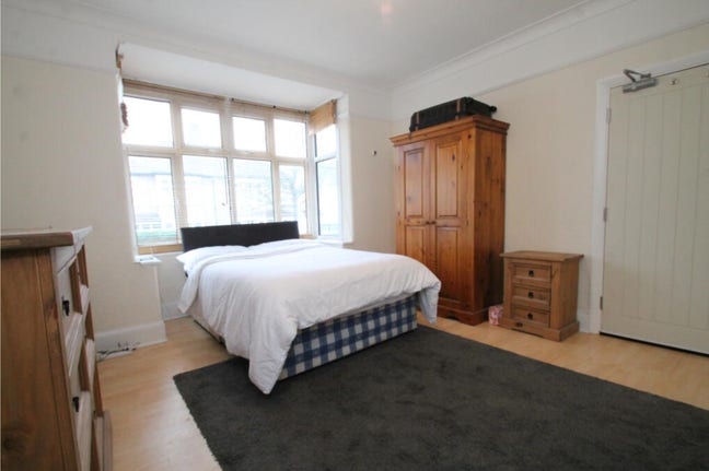 Large Double Room Main Photo