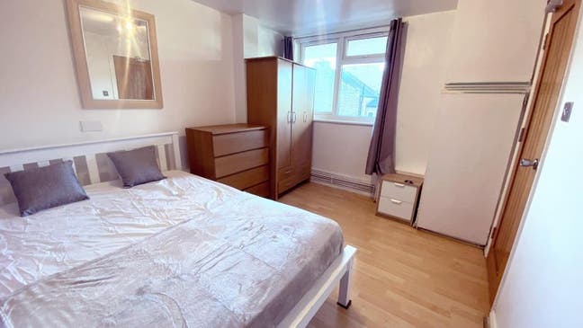 Double Room available In Hammersmith!! (78) Main Photo