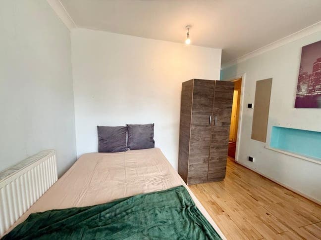 Double Available in Flat Share zone 2(4) Main Photo