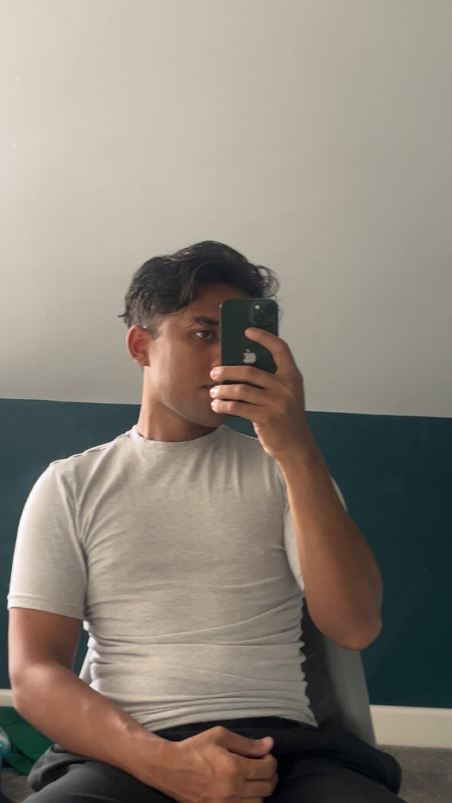 I am a professional male aged 23. I am lookin... Main Photo