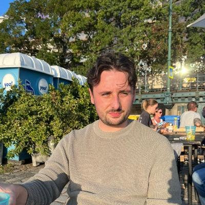 I am a professional male aged 24. I am lookin... Main Photo