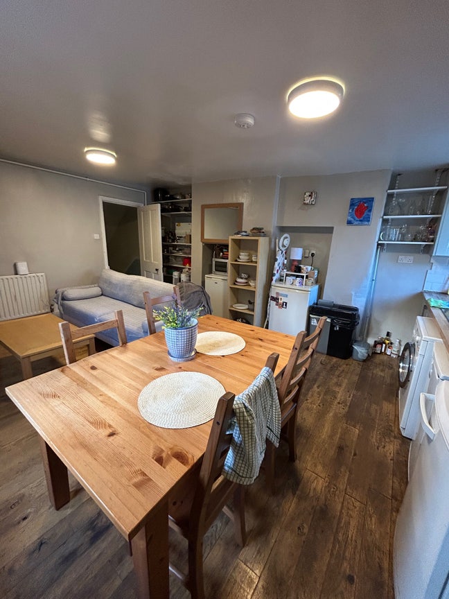 Room in SW8 Main Photo