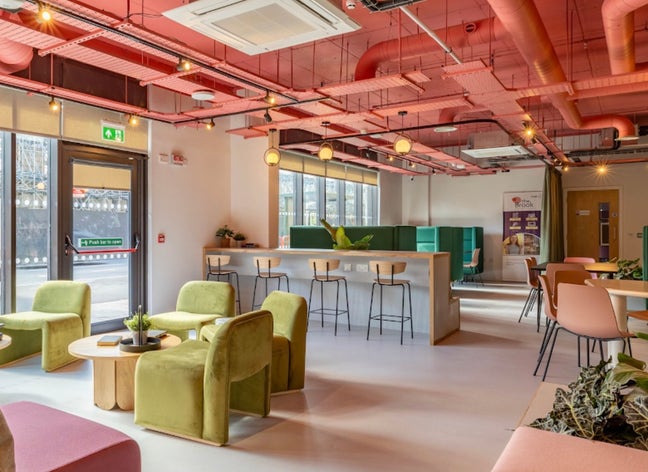 Modern en-suite near city centre (students-only) Main Photo