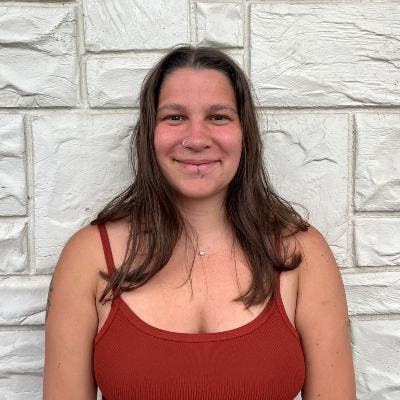 Hi, I have recently moved to London for my ma... Main Photo