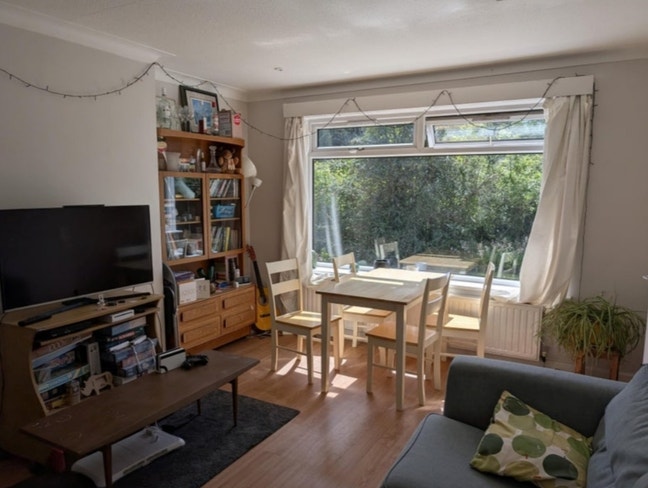 Room in a shared house, 10 minutes from town  Main Photo