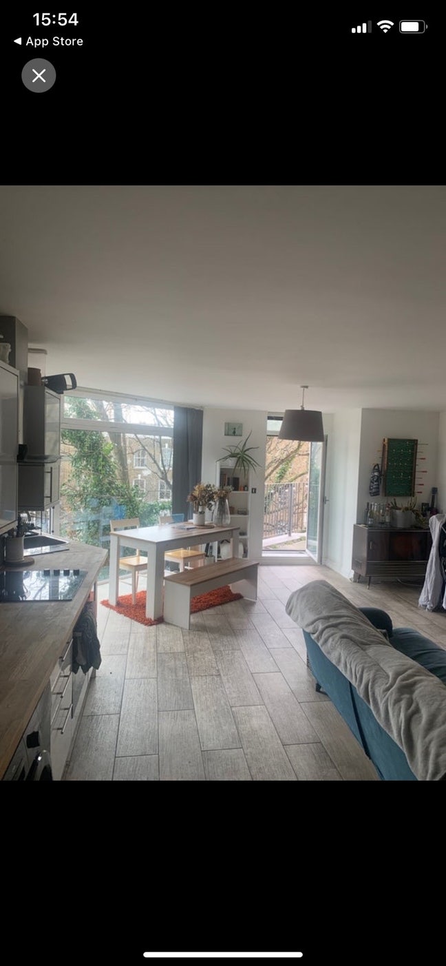 En suite master bedroom - London Fields Main Photo