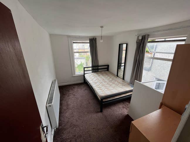 Friendly room, E15 Main Photo