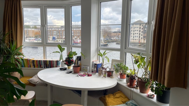 Double room in flat with lovely water views  Main Photo