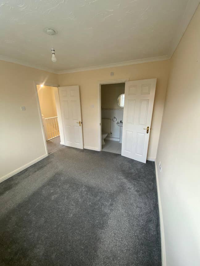 Double Room with Driveway Parking 🚐 Main Photo