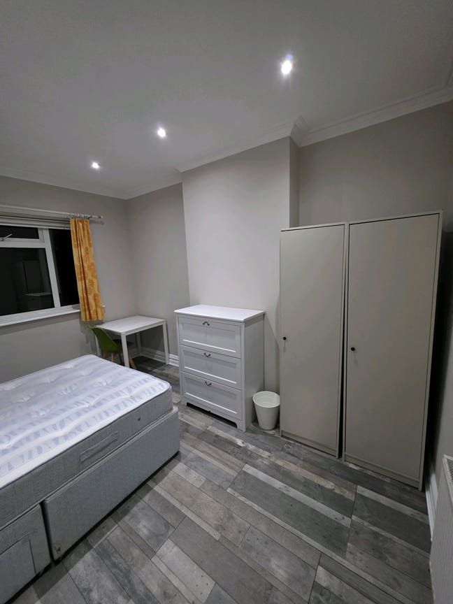 Spacious Double Room – East Croydon Main Photo