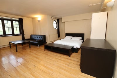 Prime Location! 3 Massive Rooms in Canary Wharf Main Photo