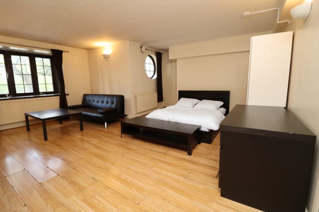 Prime Location! 3 Massive Rooms in Canary Wharf Main Photo