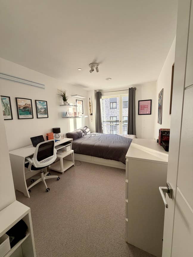 Double Room with Private Bathroom Wandsworth Town Main Photo