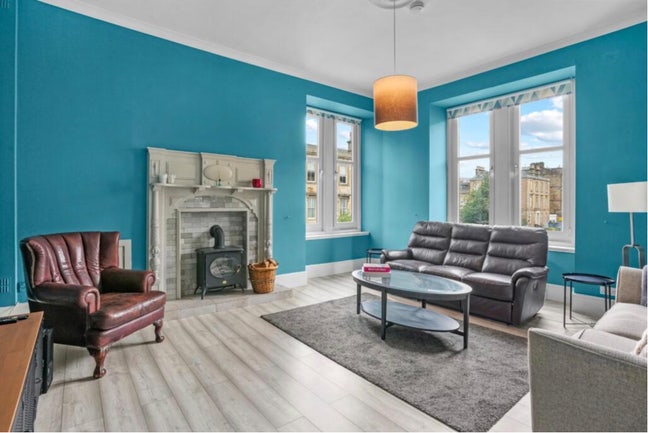 Double room in West End Flat Main Photo