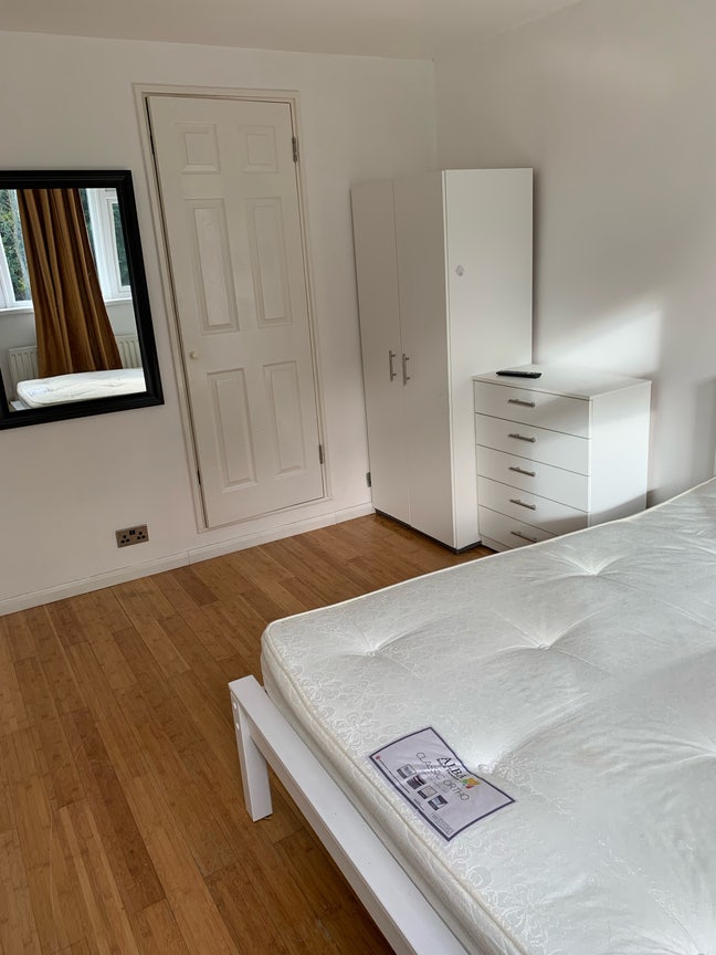 Double Room Available in Putney Heath Main Photo