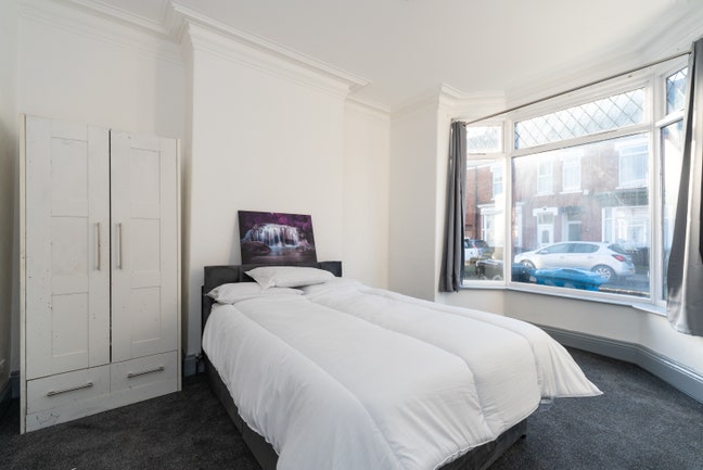 Large Double Room in HU9 – £450pcm – Available Now Main Photo